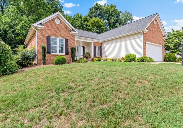 Photo 3 of Sale Pending at 174 Stadium Oaks Dr, Clemmons, NC 27012 | MLS# 1228663 | Listing updated on 2026-09-04
