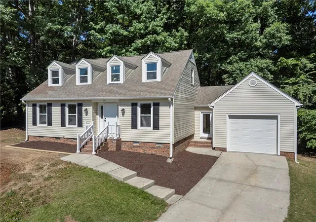 3rd image of 942 Chatfield Dr, Jamestown, NC 27282 | MLS# 1226836