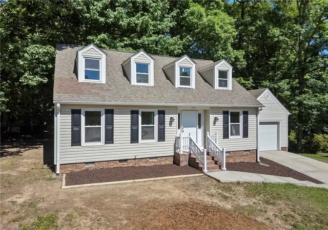 4th image of 942 Chatfield Dr, Jamestown, NC 27282 | MLS# 1226836