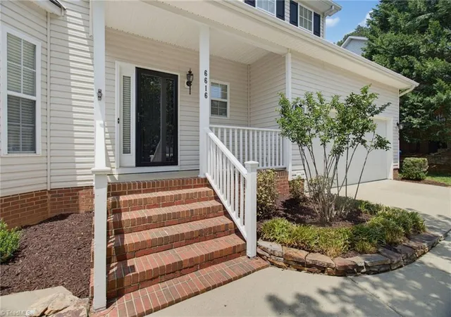 3rd image of 6616 Ivystone Dr, Jamestown, NC 27282 | MLS# 1226023