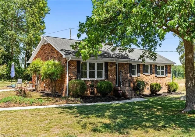 3rd image of 1805 Pleasant Ridge Rd, Greensboro, NC 27410 | MLS# 1221725