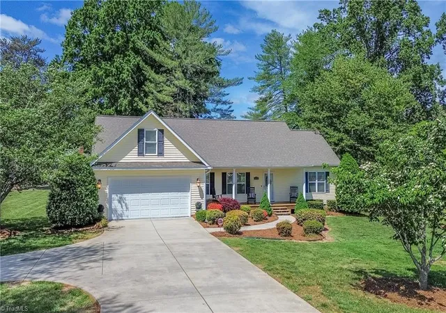 Photo 1 of Single family home for sale at 183 Devon Ln, Statesville, NC 28625 | MLS# 1218503 | Listing updated on 2026-09-11