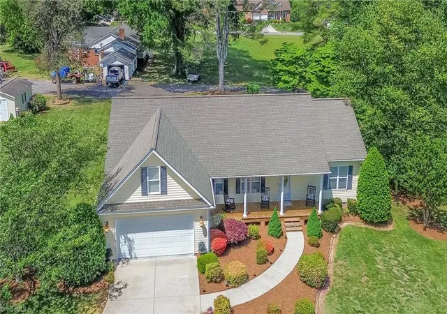 Photo 2 of Single family home for sale at 183 Devon Ln, Statesville, NC 28625 | MLS# 1218503 | Listing updated on 2026-09-11