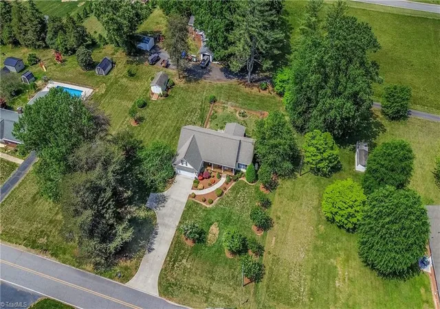 Photo 4 of Sale Pending at 183 Devon Ln, Statesville, NC 28625 | MLS# 1218503 | Listing updated on 2026-09-18