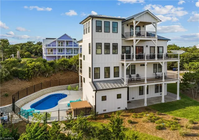 Photo 3 of Single family home for sale at 101 Melanie St, Emerald Isle, NC 28594 | MLS# 1220126 | Listing updated on 2026-09-20