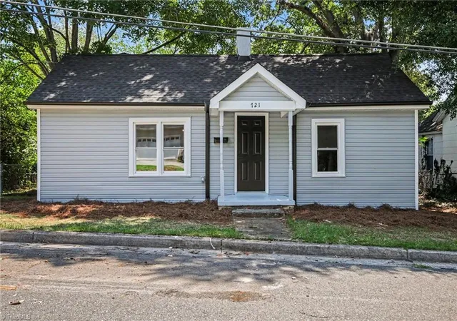Photo 2 of Single family home for sale at 721 Mulberry St, Winston Salem, NC 27101 | MLS# 1228139 | Listing updated on 2026-09-22