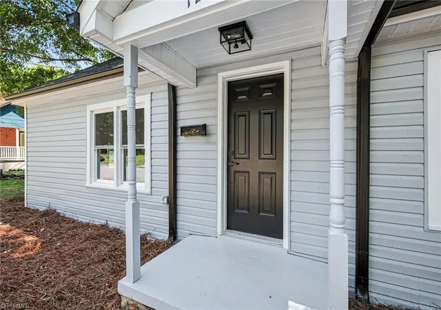 Photo 4 of Single family home for sale at 721 Mulberry St, Winston Salem, NC 27101 | MLS# 1228139 | Listing updated on 2026-09-22