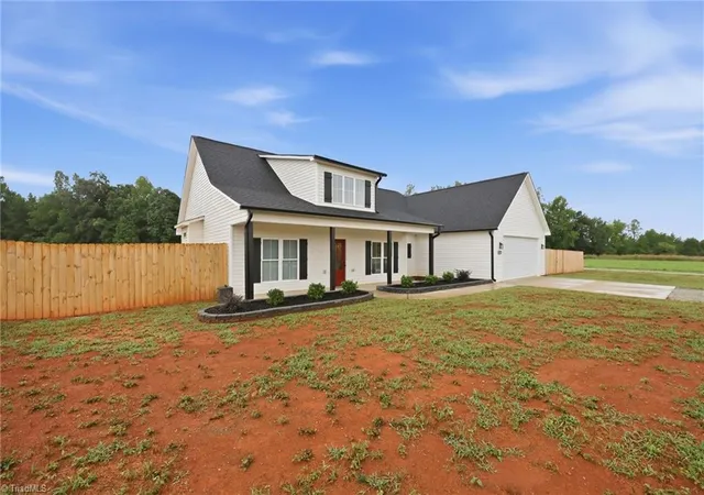 3rd image of 123 Gregorys Grange Dr, Elon, NC 27244 | MLS# 1230730