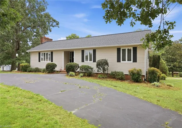 Homes for sale in Archdale, NC | 312 Aldridge Rd, Archdale, NC 27263 | MLS# 1224167