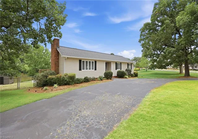 Homes for sale in Archdale, NC | 312 Aldridge Rd, Archdale, NC 27263 | MLS# 1224167