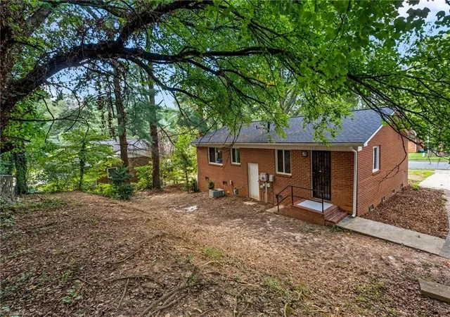 28th image of 410 Parkwood Ave, Winston Salem, NC 27105 | MLS# 1231513