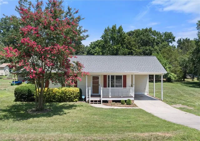 1st image of 1525 Canstaff Dr, Kernersville, NC 27284 | MLS# 1225669