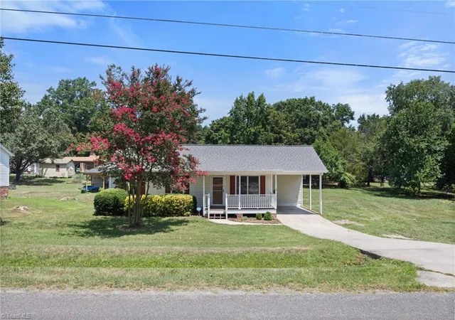 3rd image of 1525 Canstaff Dr, Kernersville, NC 27284 | MLS# 1225669