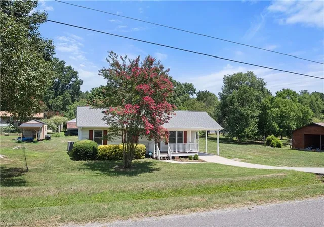 4th image of 1525 Canstaff Dr, Kernersville, NC 27284 | MLS# 1225669