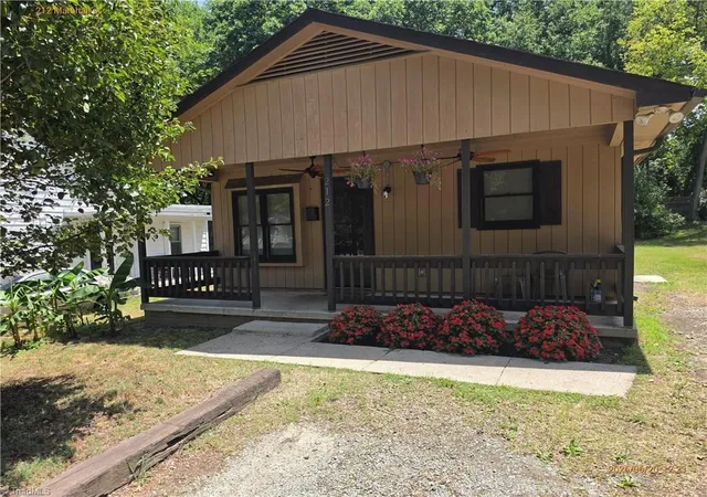 Photo 1 of Single family home for sale at 212 Marshall St, Greensboro, NC 27401 | MLS# 1233217 | Listing updated on 2026-08-25