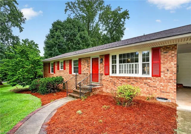 Photo 4 of Sale Pending at 200 Brookview Cir, Jamestown, NC 27282 | MLS# 1229103 | Listing updated on 2026-09-19
