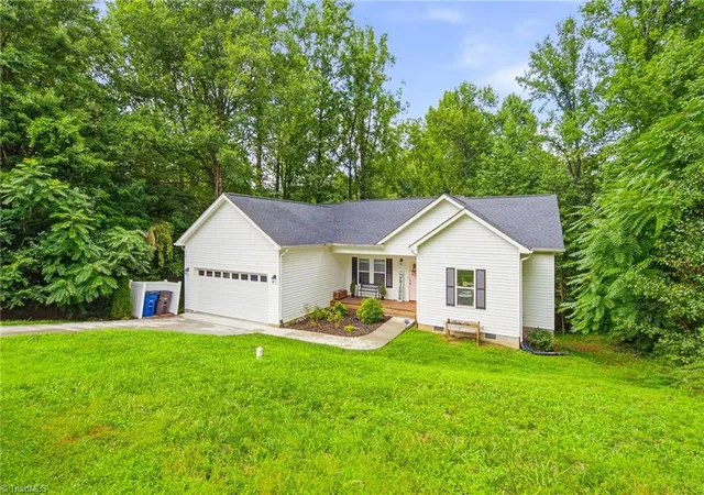 2nd image of 3673 Turret Dr, Winston Salem, NC 27101 | MLS# 1231082