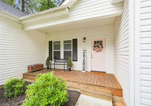 4th image of 3673 Turret Dr, Winston Salem, NC 27101 | MLS# 1231082