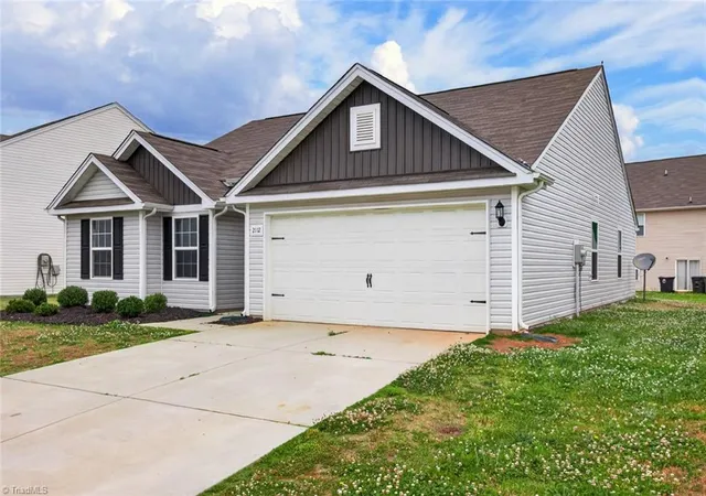 Photo 3 of Single family home for sale at 2112 Briar Run Dr, Greensboro, NC 27405 | MLS# 1228422 | Listing updated on 2026-08-07