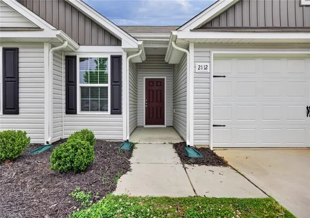Photo 3 of Single family home for sale at 2112 Briar Run Dr, Greensboro, NC 27405 | MLS# 1228422 | Listing updated on 2026-08-07