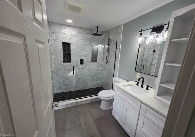 Photo 1 of Single family home for sale at 5285 E Holly Grv Rd, Thomasville, NC 27360 | MLS# 1211452 | Listing updated on 2026-08-17