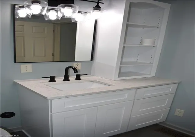 Photo 2 of Single family home for sale at 5285 E Holly Grv Rd, Thomasville, NC 27360 | MLS# 1211452 | Listing updated on 2026-08-17