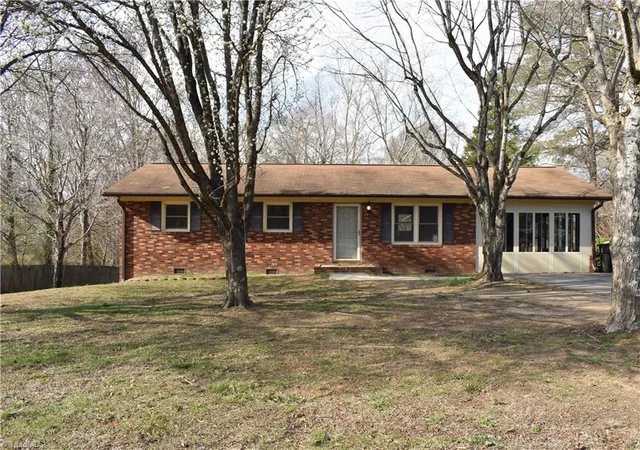 Photo 3 of Single family home for sale at 5285 E Holly Grv Rd, Thomasville, NC 27360 | MLS# 1211452 | Listing updated on 2026-08-17