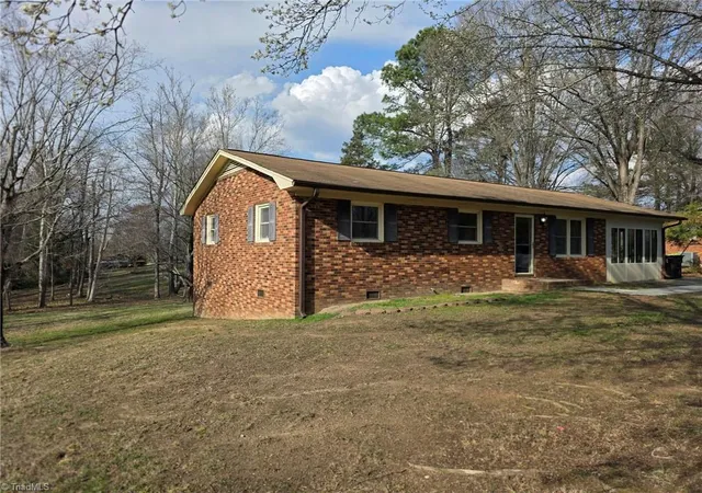 Photo 4 of Single family home for sale at 5285 E Holly Grv Rd, Thomasville, NC 27360 | MLS# 1211452 | Listing updated on 2026-08-17
