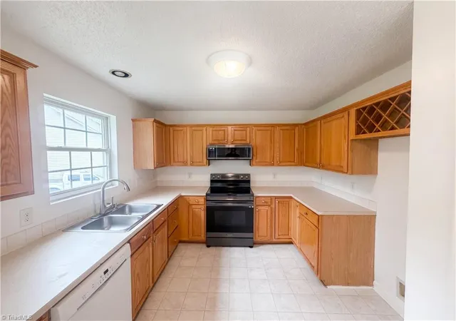 Photo 4 of Sale Pending at 115 Single Leaf Ct, Winston Salem, NC 27105 | MLS# 1224376 | Listing updated on 2026-08-14