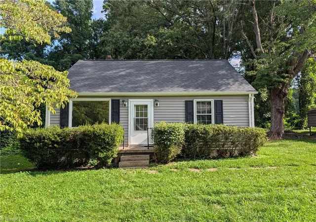 Photo 1 of Single family home for sale at 1514 Glenside Dr, Greensboro, NC 27405 | MLS# 1231450 | Listing updated on 2026-08-17