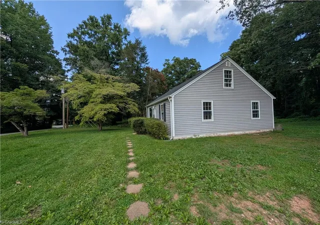 Photo 2 of Single family home for sale at 1514 Glenside Dr, Greensboro, NC 27405 | MLS# 1231450 | Listing updated on 2026-08-17