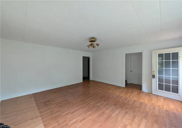 Photo 3 of Single family home for sale at 1514 Glenside Dr, Greensboro, NC 27405 | MLS# 1231450 | Listing updated on 2026-08-17