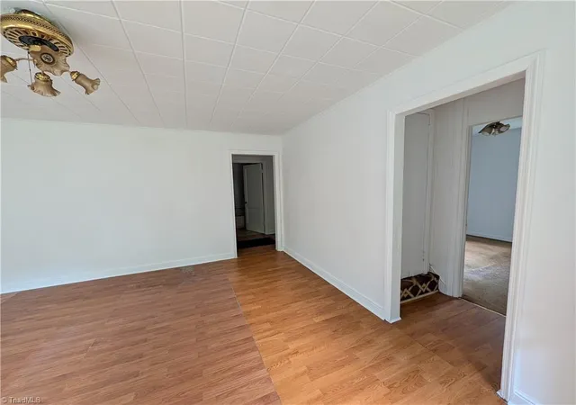 Photo 4 of Single family home for sale at 1514 Glenside Dr, Greensboro, NC 27405 | MLS# 1231450 | Listing updated on 2026-08-17