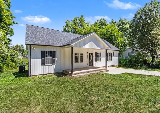 2nd image of 1329 Belleauwood St, Winston Salem, NC 27107 | MLS# 1230233