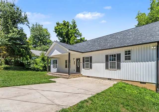 3rd image of 1329 Belleauwood St, Winston Salem, NC 27107 | MLS# 1230233