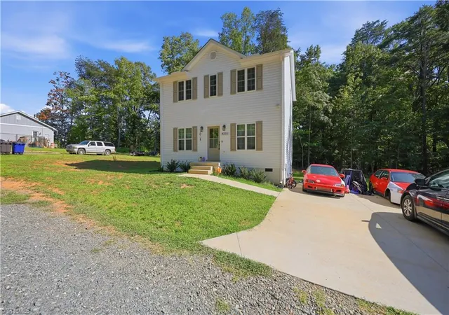 Photo 2 of Single family home for sale at 4310 Oak Ridge Dr, Winston Salem, NC 27105 | MLS# 1231824 | Listing updated on 2026-09-02