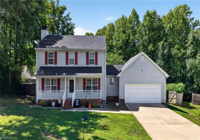 Photo 3 of Single family home for sale at 5805 Edgebrook Ct, Jamestown, NC 27282 | MLS# 1228686 | Listing updated on 2026-09-13