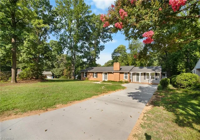 Photo 2 of Single family home for sale at 122 Park Ln, Lexington, NC 27292 | MLS# 1228186 | Listing updated on 2026-09-02