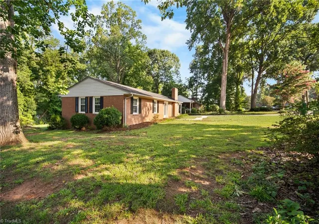 Photo 3 of Single family home for sale at 122 Park Ln, Lexington, NC 27292 | MLS# 1228186 | Listing updated on 2026-09-02