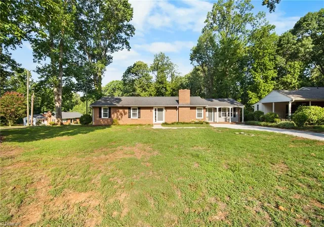 Photo 4 of Single family home for sale at 122 Park Ln, Lexington, NC 27292 | MLS# 1228186 | Listing updated on 2026-09-02
