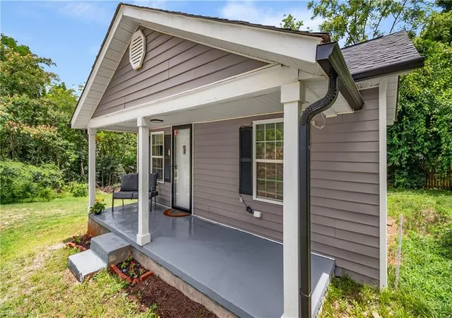 Photo 3 of Single family home for sale at 1111 Brentwood St, High Point, NC 27260 | MLS# 1226240 | Listing updated on 2026-09-05