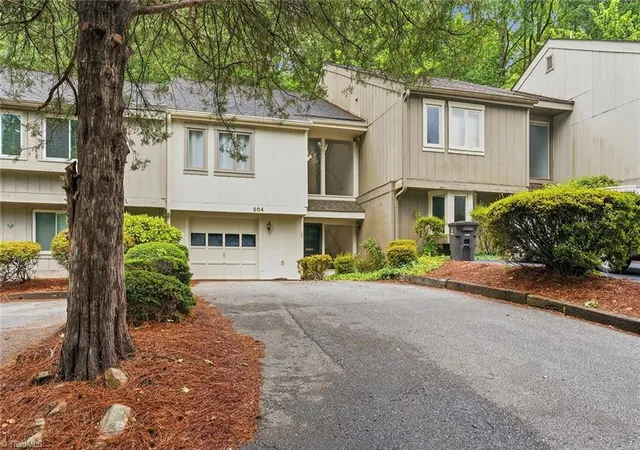 Photo 3 of Single family home for sale at 204 Lamplighter Cir, Winston Salem, NC 27104 | MLS# 1226303 | Listing updated on 2026-08-08