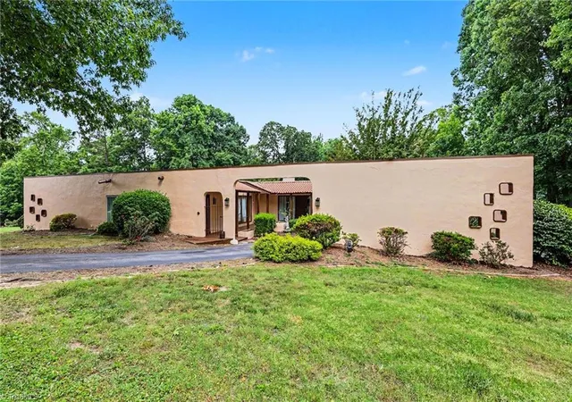 Photo 2 of Single family home for sale at 5427 Tallwood Ests Dr, Thomasville, NC 27360 | MLS# 1224519 | Listing updated on 2026-07-29