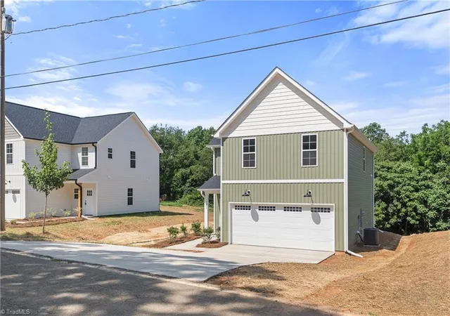 4th image of 1661 Ralee Dr, Winston Salem, NC 27127 | MLS# 1230210
