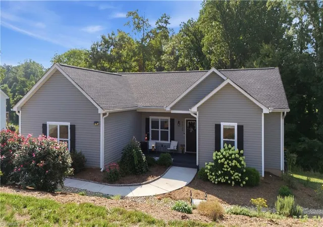 Photo 1 of Single family home for sale at 5629 Crooked Oak Dr, Summerfield, NC 27358 | MLS# 1231684 | Listing updated on 2026-08-30