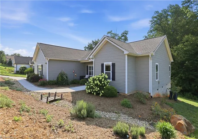 Photo 2 of Single family home for sale at 5629 Crooked Oak Dr, Summerfield, NC 27358 | MLS# 1231684 | Listing updated on 2026-08-30