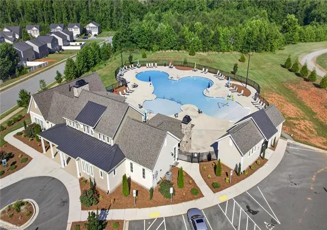 3rd image of 3208 Highlander Pt, Greensboro, NC 27405 | MLS# 1225428