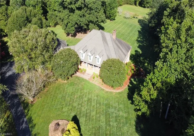 3rd image of 404 Ararat Rd, Pilot Mountain, NC 27041 | MLS# 1230566