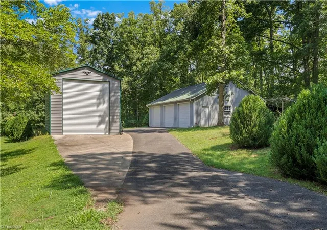 4th image of 404 Ararat Rd, Pilot Mountain, NC 27041 | MLS# 1230566