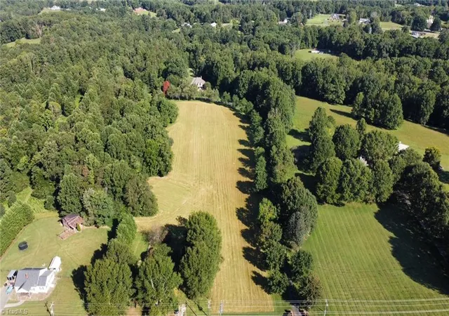 5th image of 404 Ararat Rd, Pilot Mountain, NC 27041 | MLS# 1230566